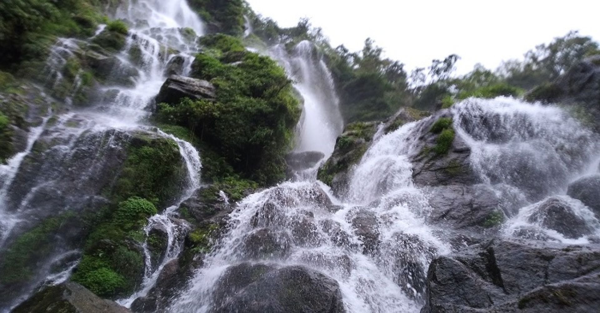 तीनधारे झरनाको विकासमा सरकारले सहयोग रहन्छः प्रदेशमन्त्री लामा